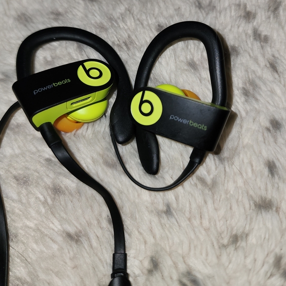 Powerbeats 3 Wireless Earphones - Black, Orange, and Neon Green RARE COLOR - Picture 1 of 5